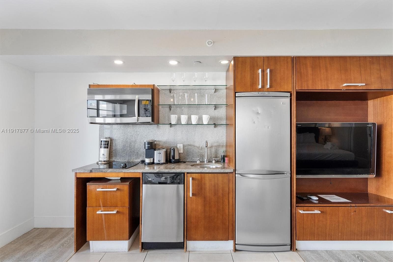 A11917877 — Miami Beach — 19