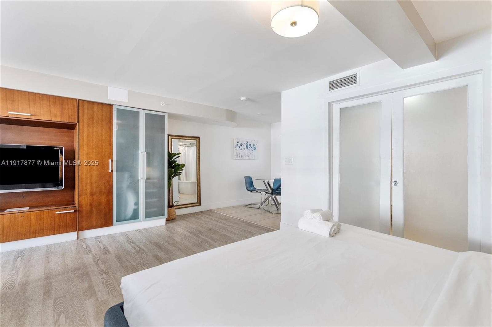 A11917877 — Miami Beach — 21