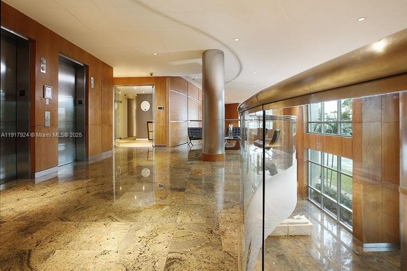 A11917924 — Miami Beach — 3