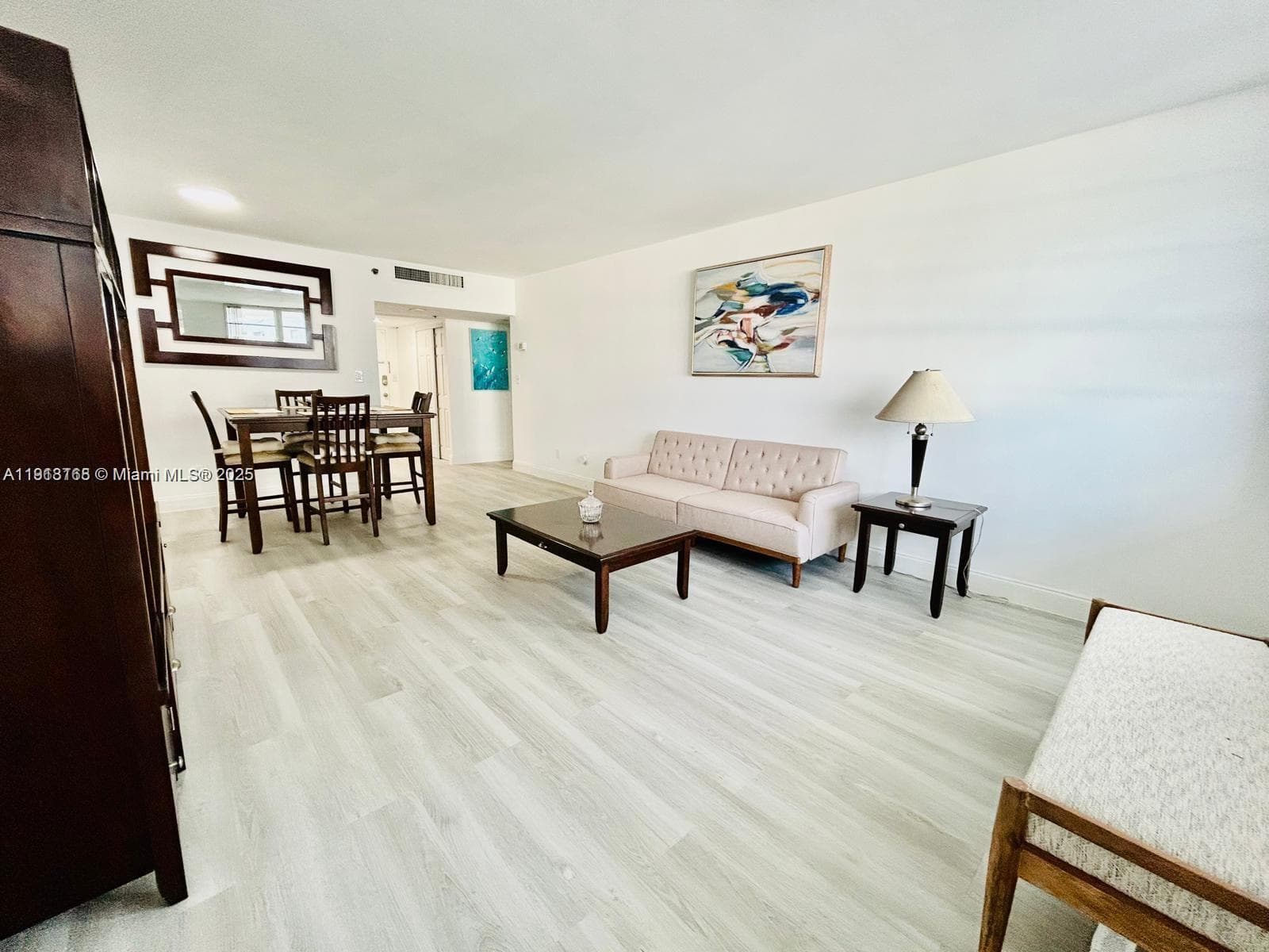 A11918168 — Miami Beach