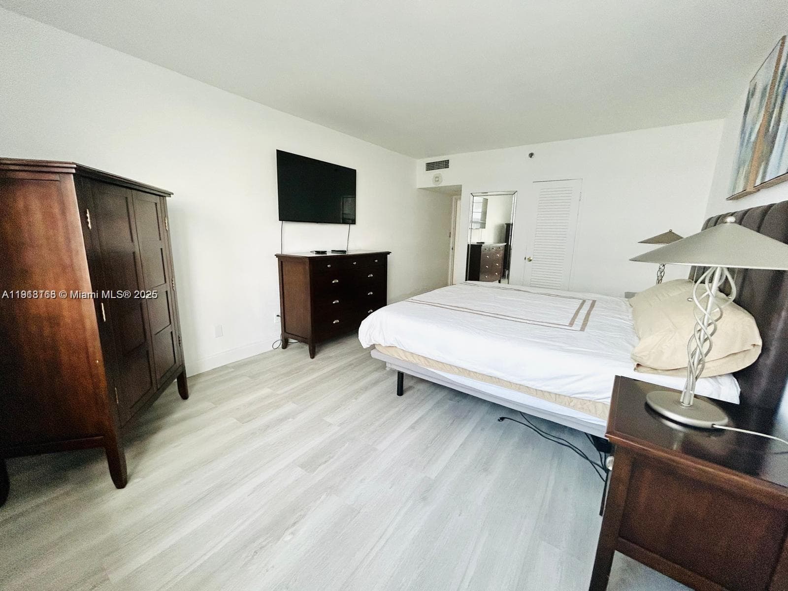 A11918168 — Miami Beach — 5