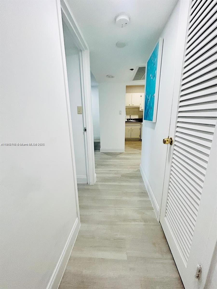 A11918168 — Miami Beach — 10