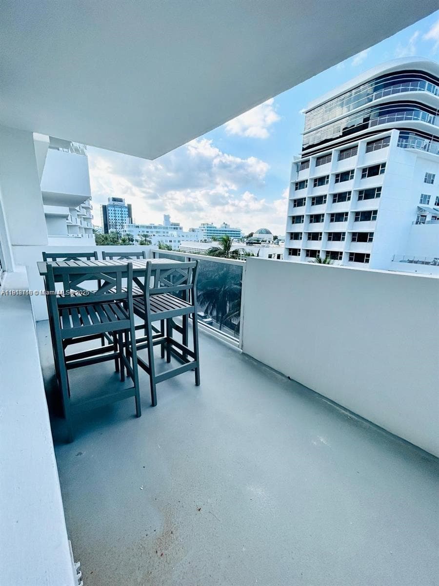 A11918168 — Miami Beach — 11