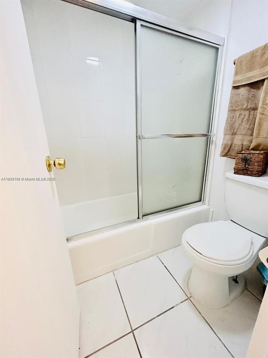 A11918168 — Miami Beach — 8