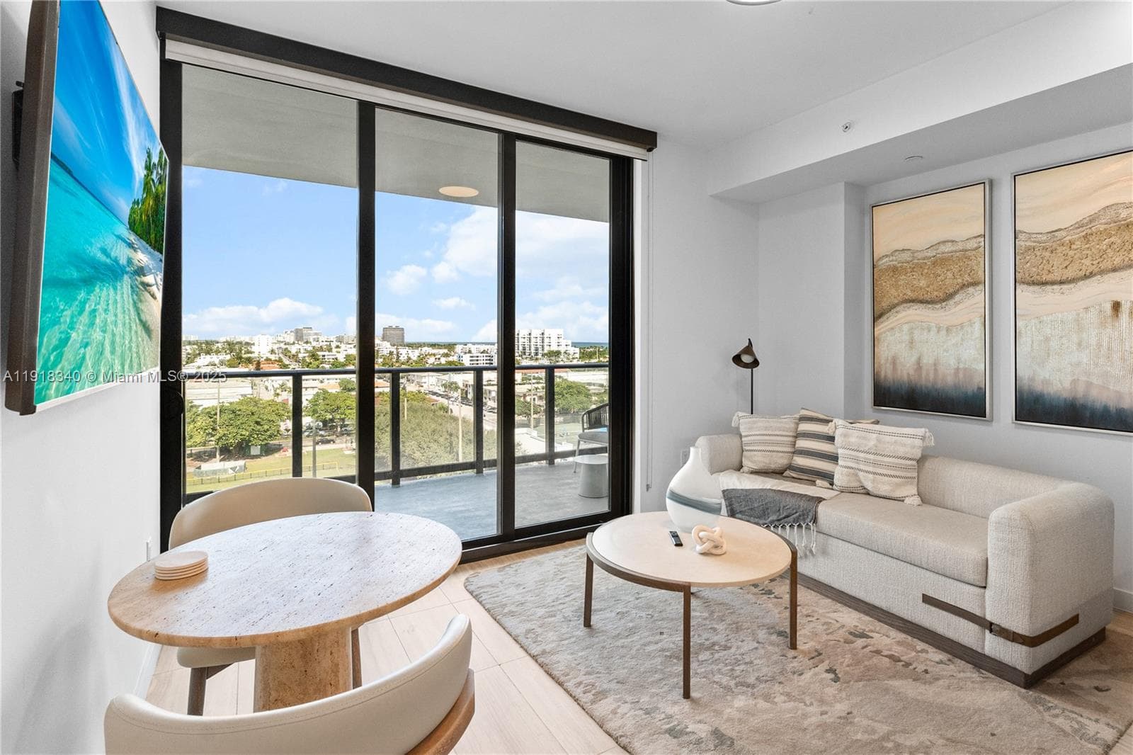A11918340 — Miami Beach