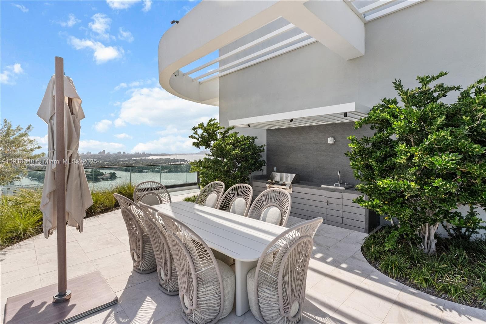 A11918340 — Miami Beach — 10