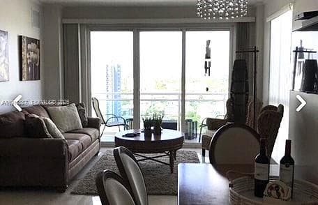 A11918387 — Miami Beach — 2