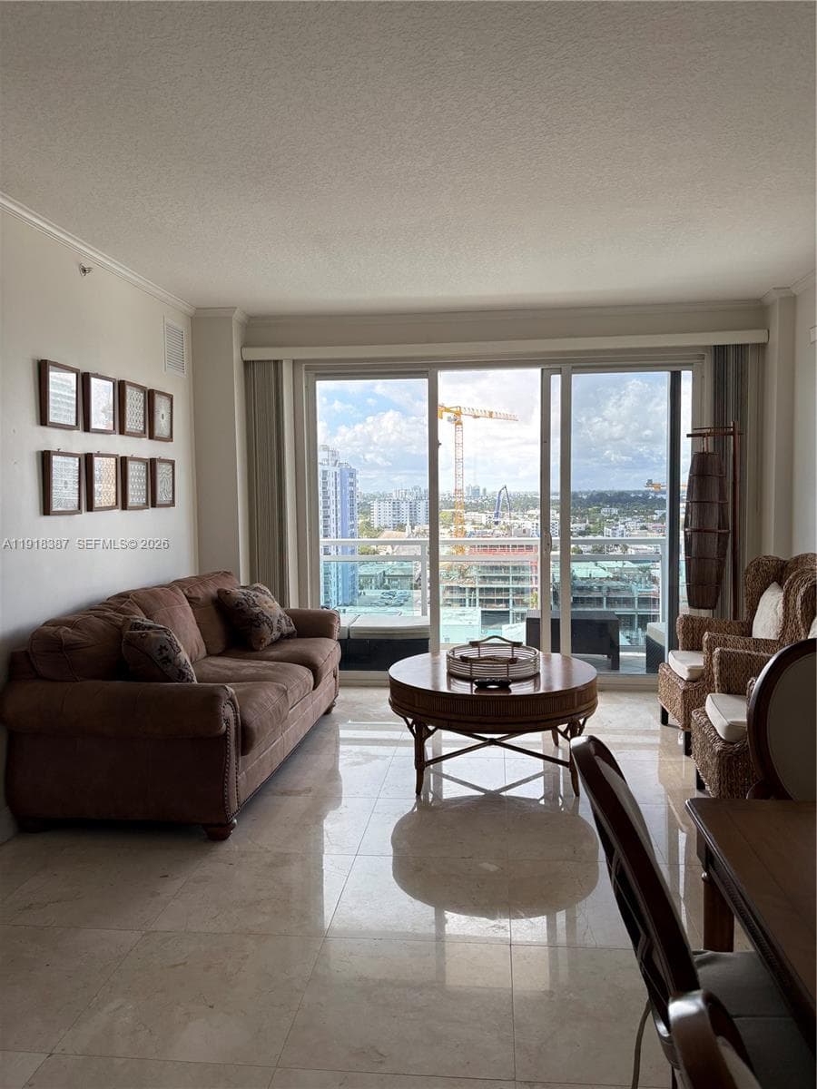 A11918387 — Miami Beach — 6