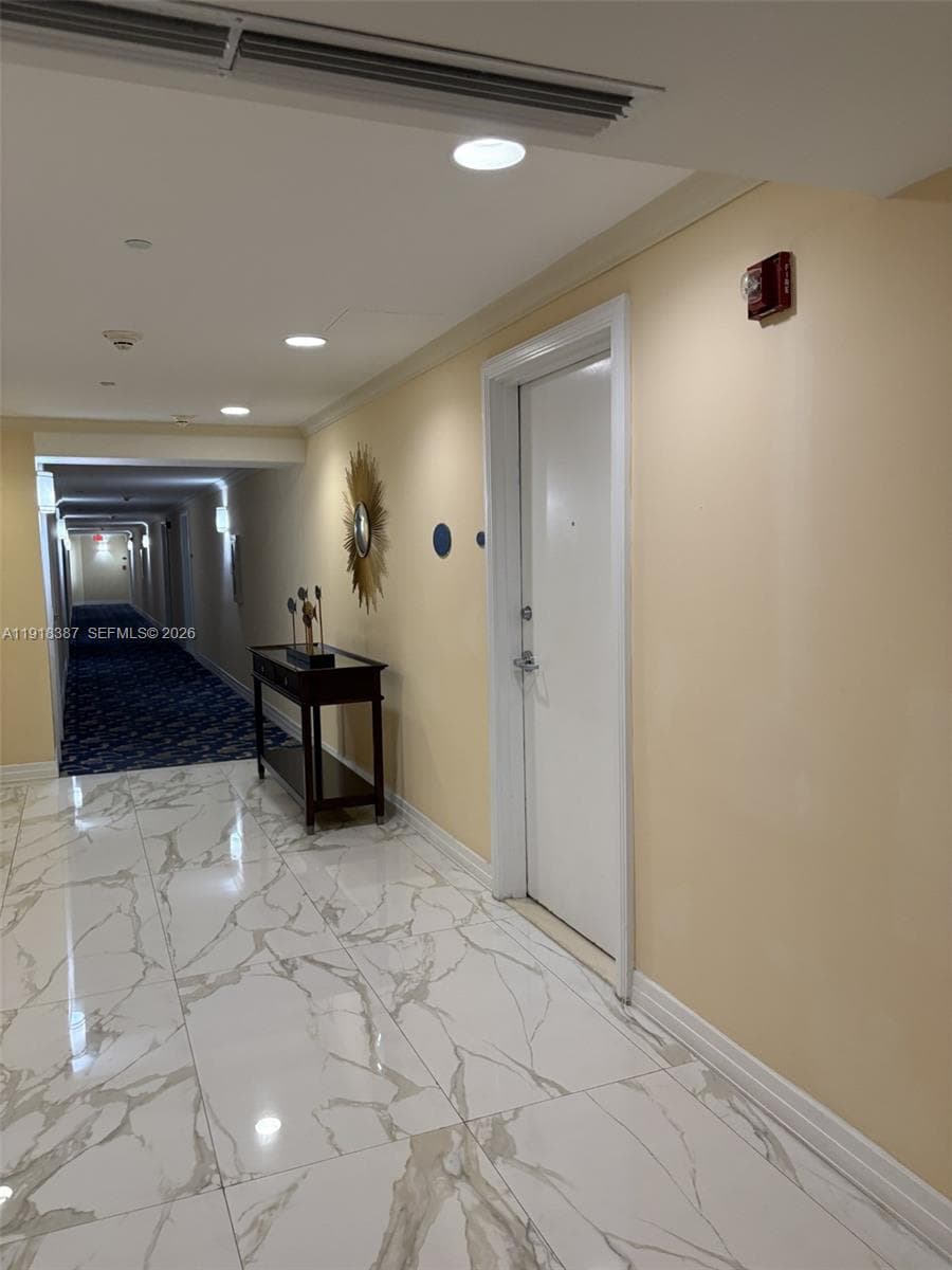 A11918387 — Miami Beach — 12