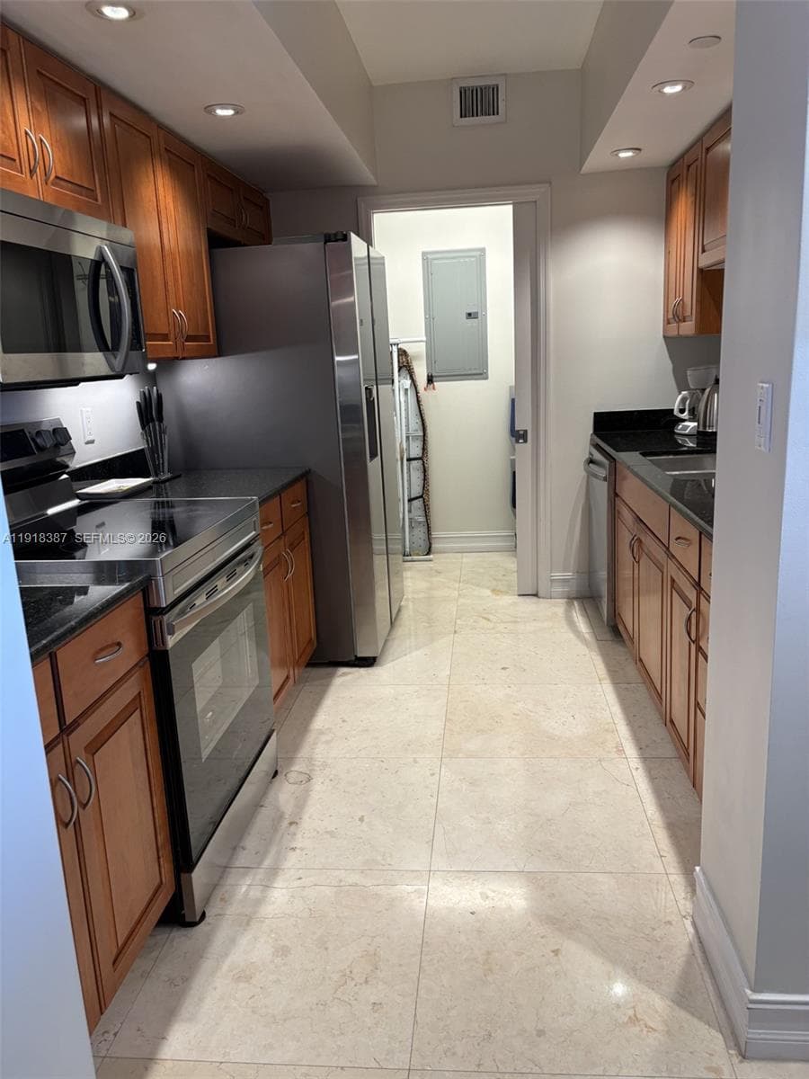 A11918387 — Miami Beach — 10