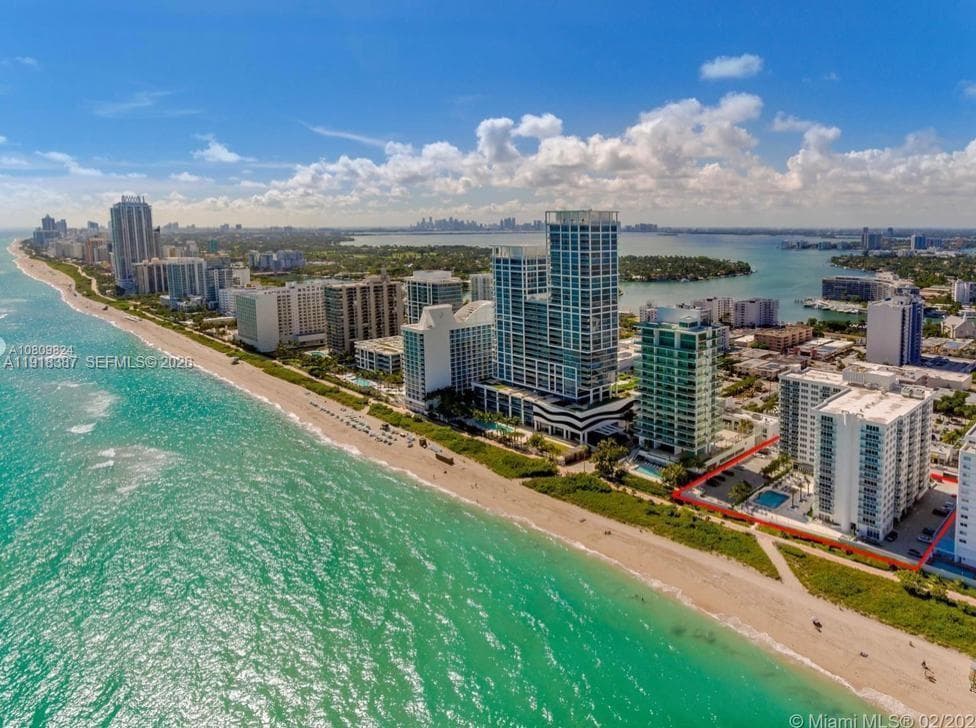 A11918387 — Miami Beach — 18