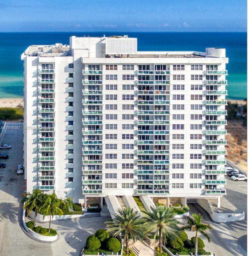 A11918387 — Miami Beach — 19