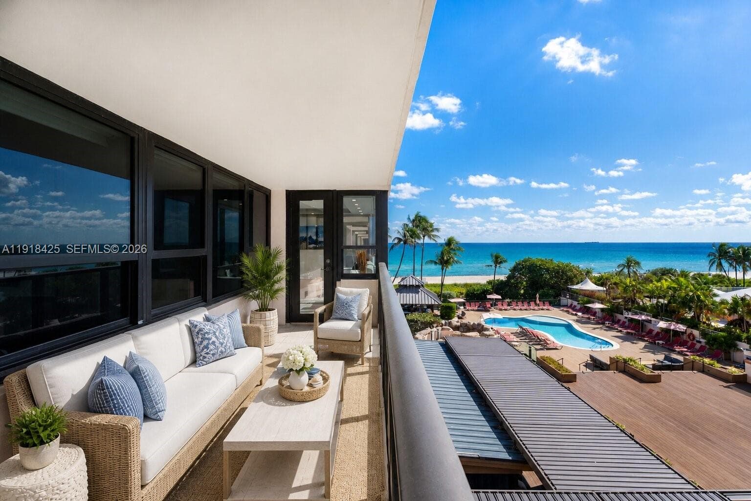 A11918425 — Miami Beach