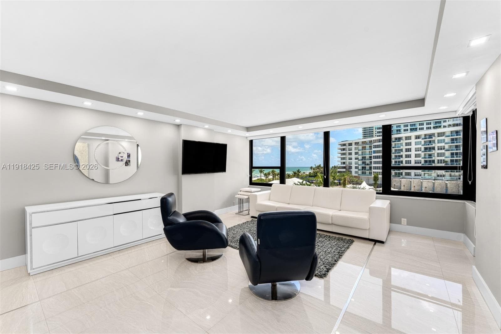 A11918425 — Miami Beach — 10