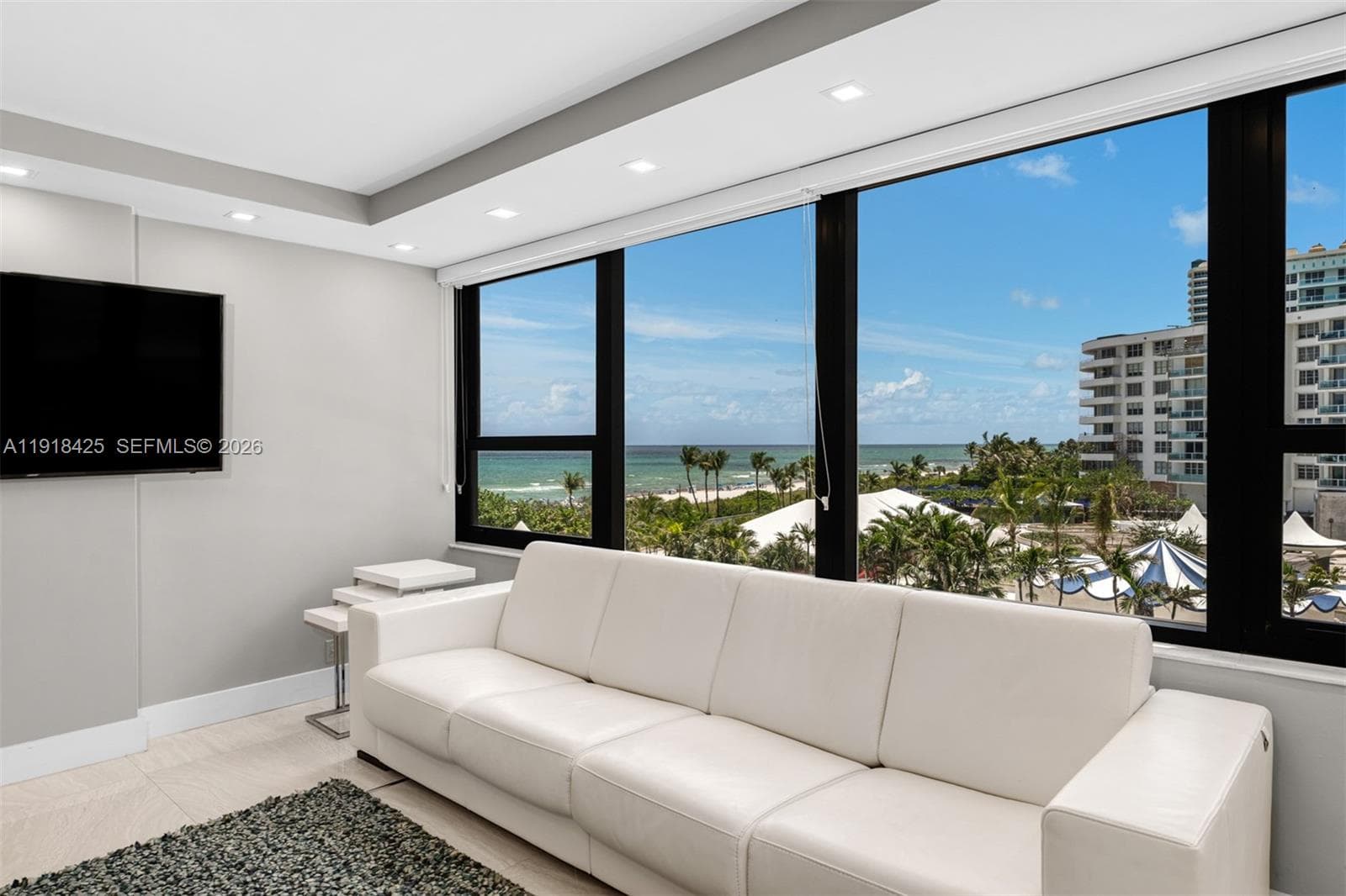 A11918425 — Miami Beach — 11