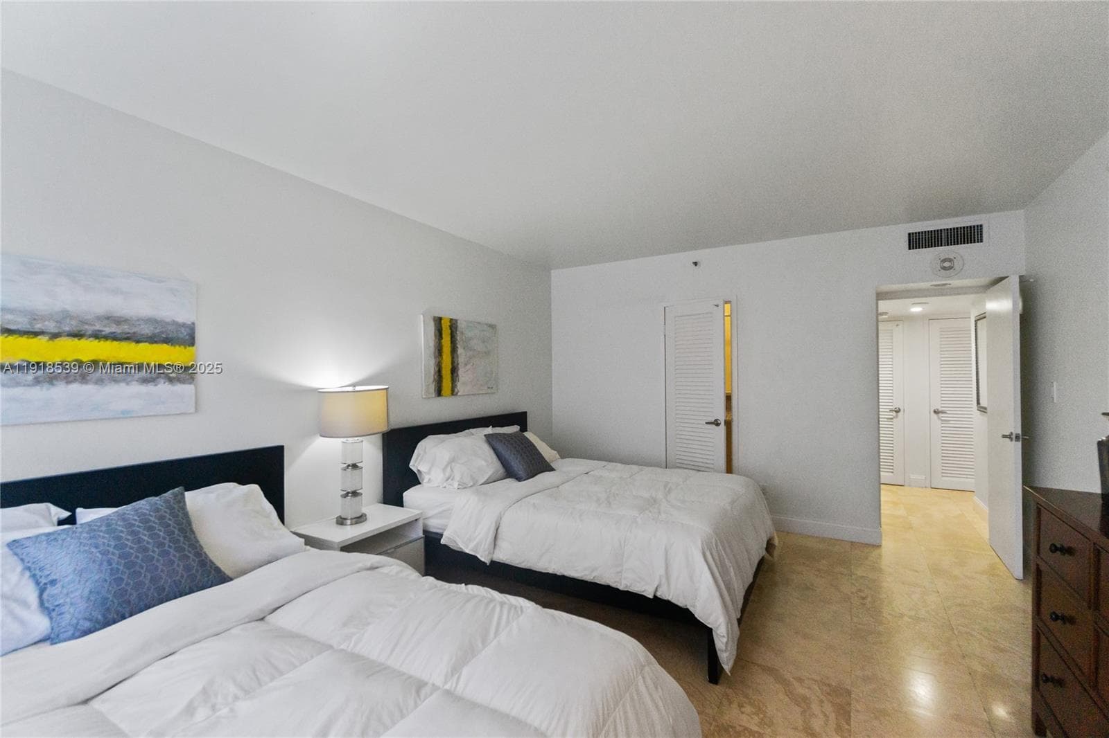 A11918539 — Miami Beach — 12