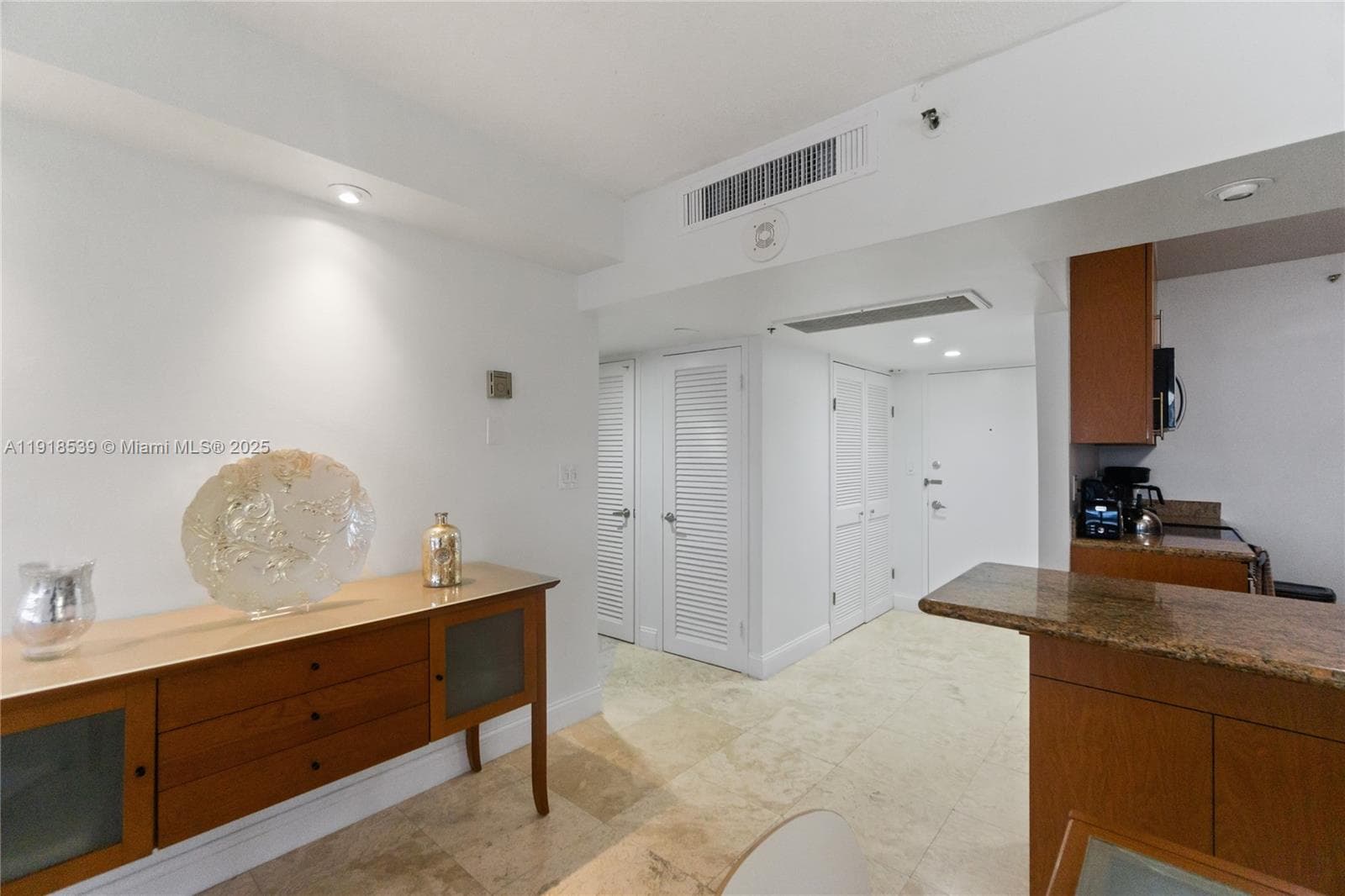 A11918539 — Miami Beach — 10