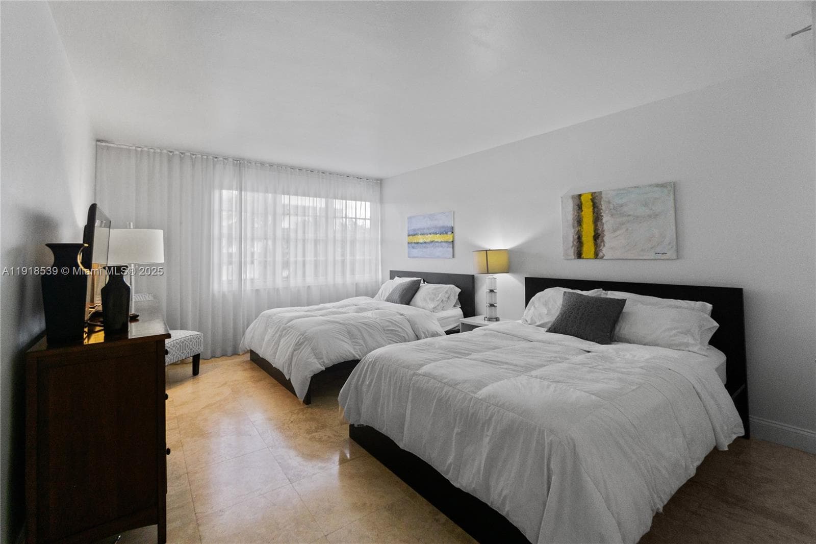 A11918539 — Miami Beach — 11
