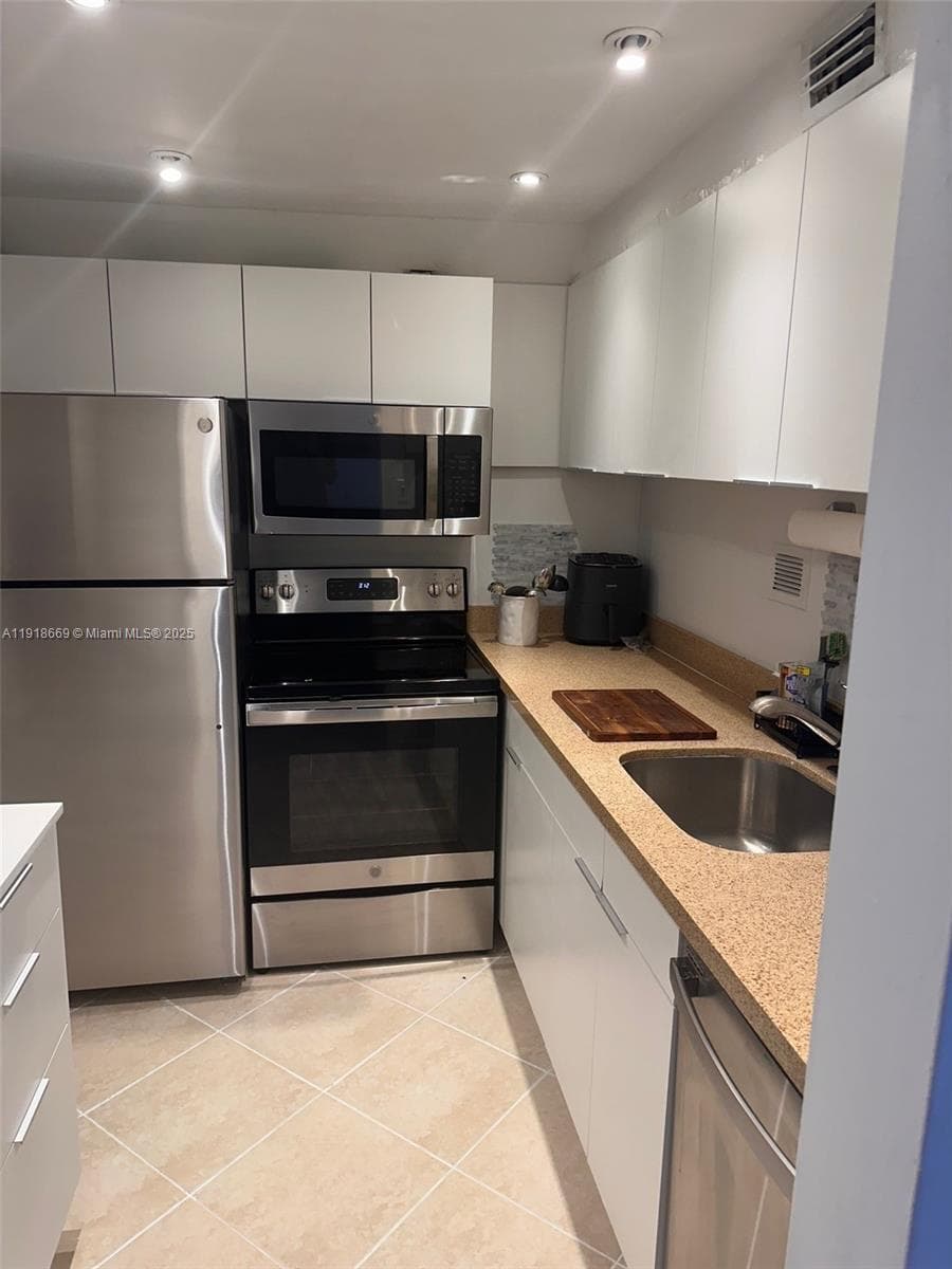 A11918669 — Miami Beach — 4