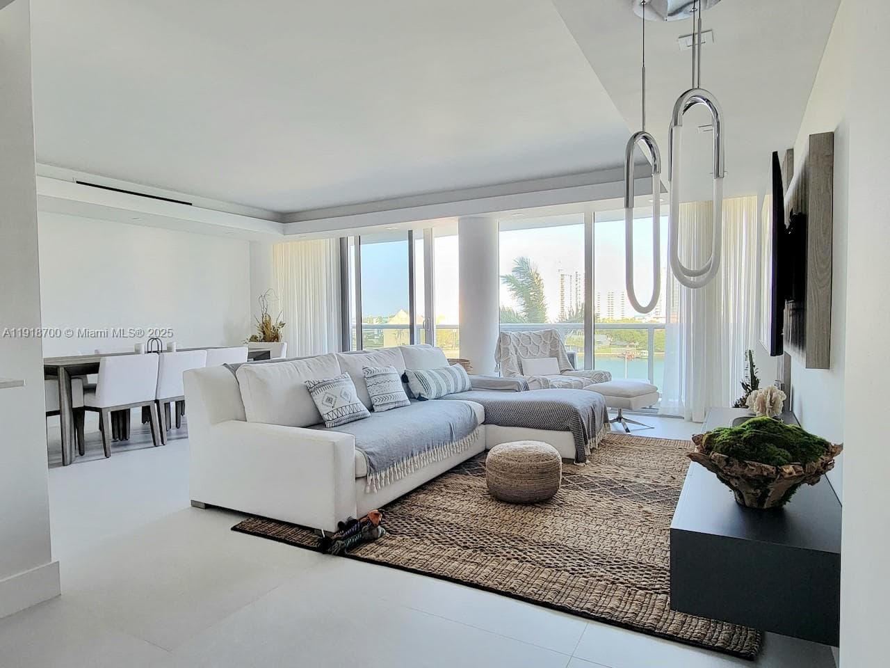 A11918700 — Miami Beach — 3