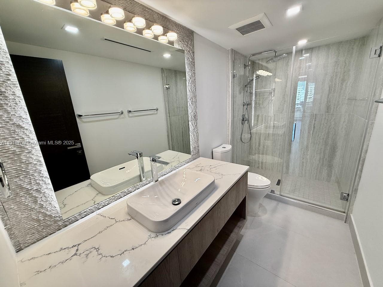 A11918700 — Miami Beach — 40