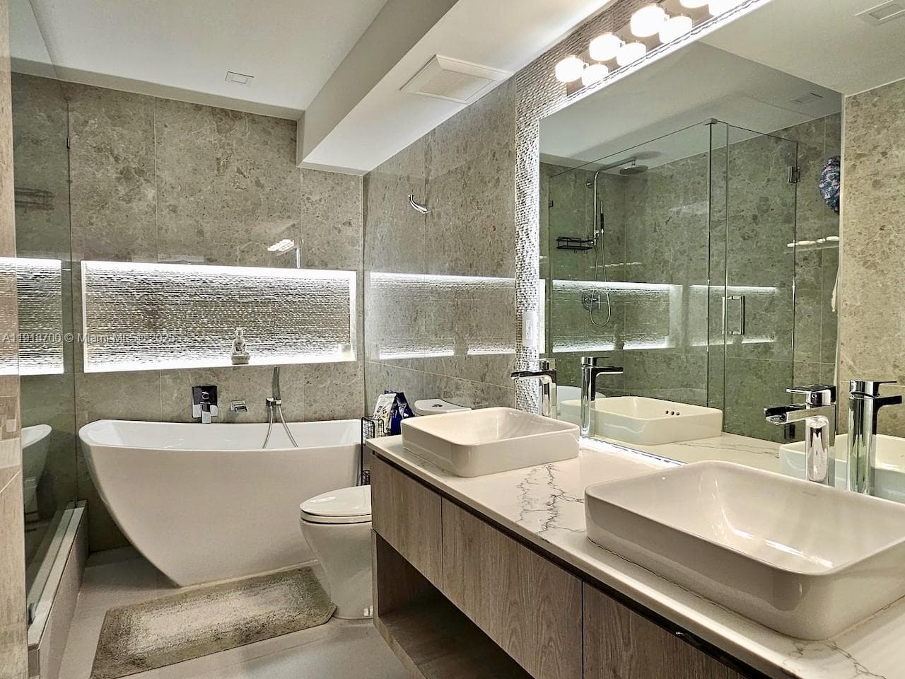A11918700 — Miami Beach — 29