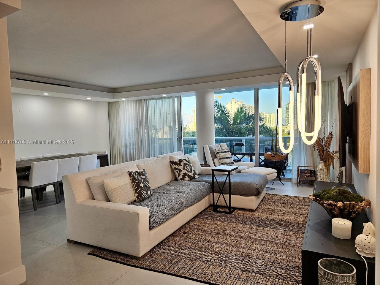 A11918700 — Miami Beach — 4