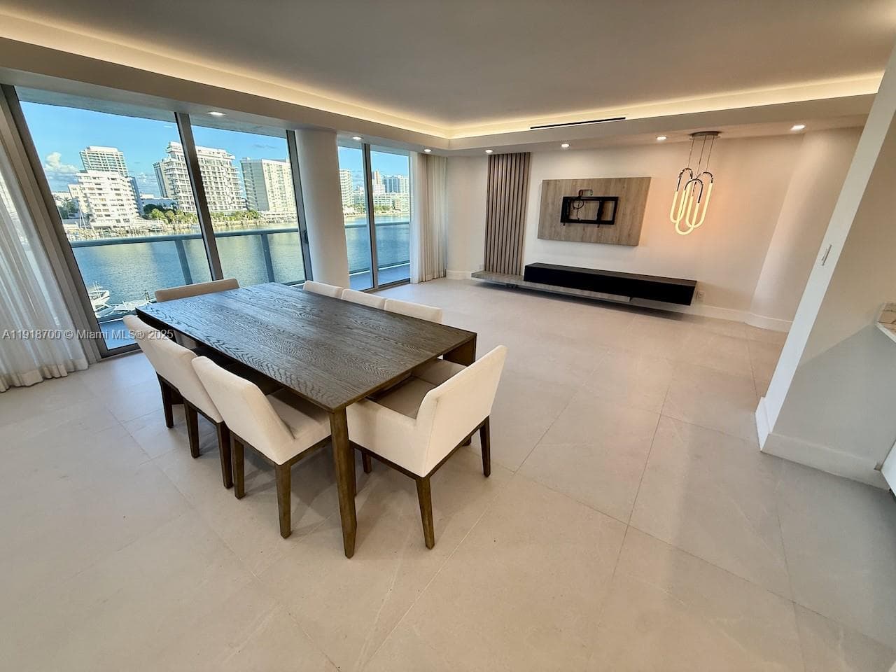 A11918700 — Miami Beach — 8