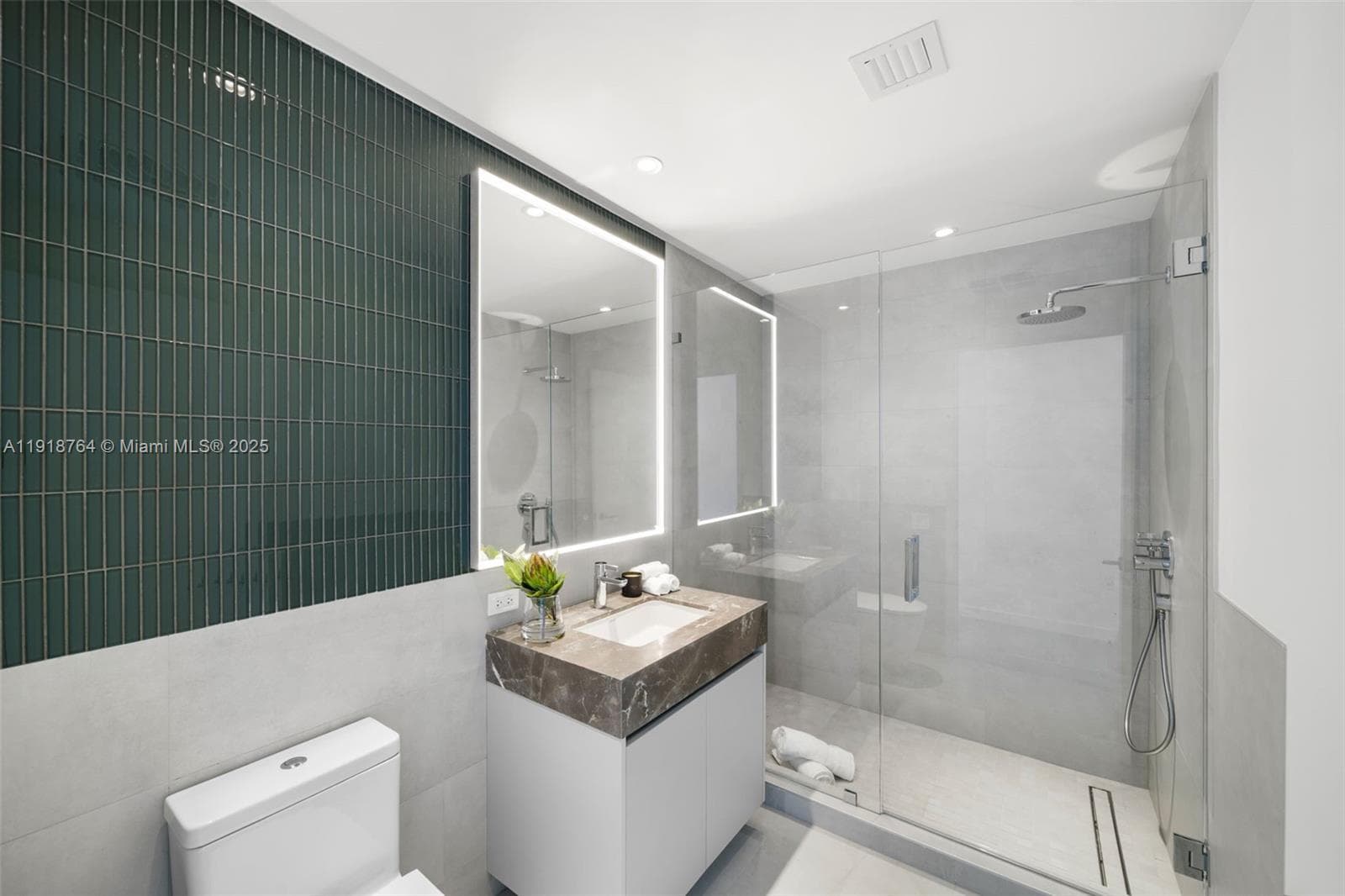 A11918764 — Miami Beach — 20