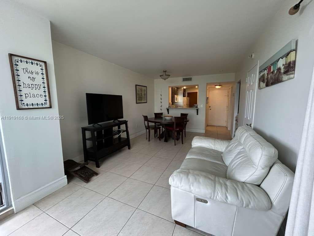 A11919168 — Miami Beach — 2