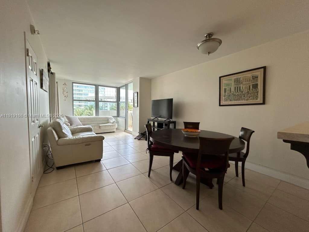 A11919168 — Miami Beach — 3
