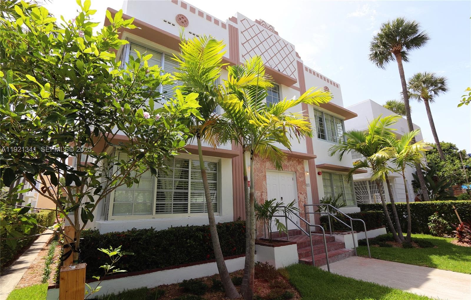 A11921341 — Miami Beach