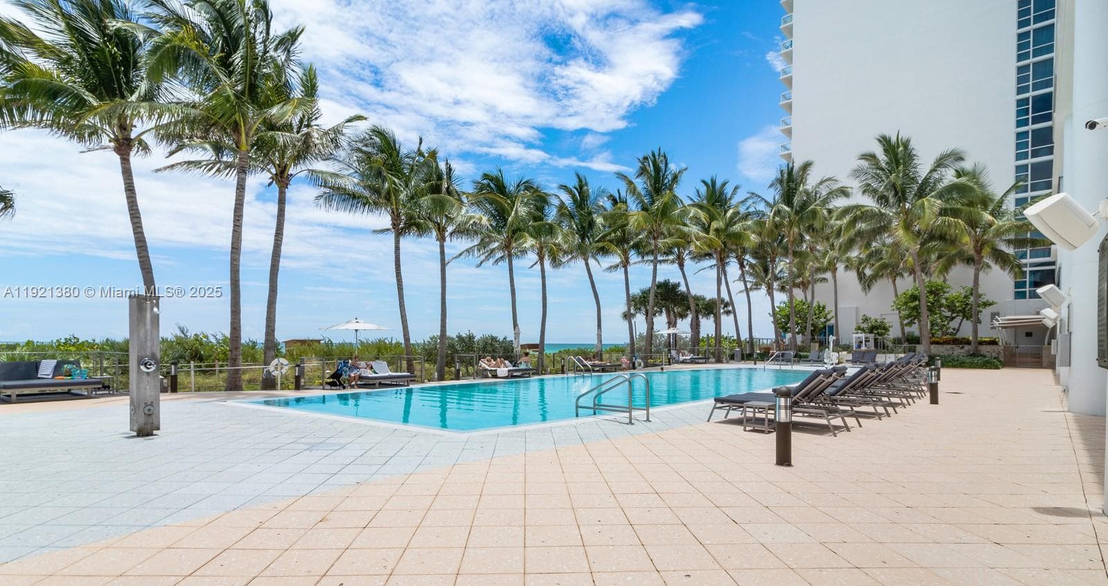 A11921380 — Miami Beach — 9