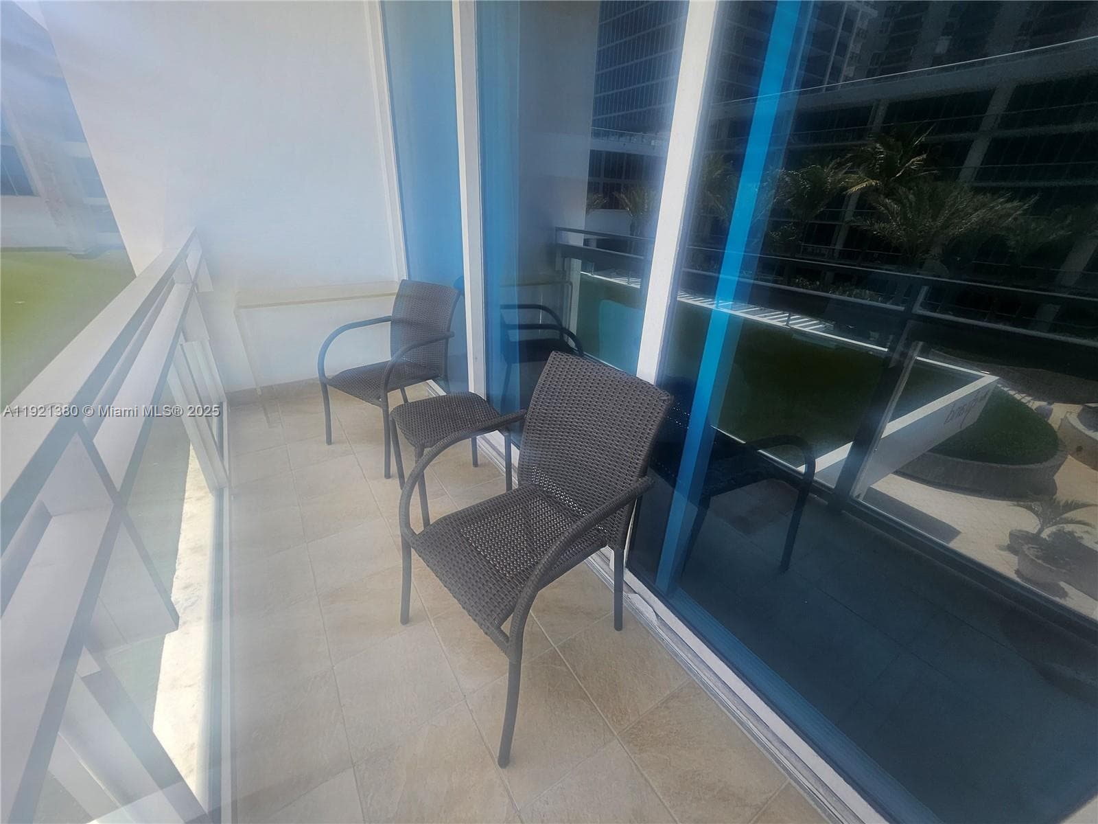 A11921380 — Miami Beach — 10