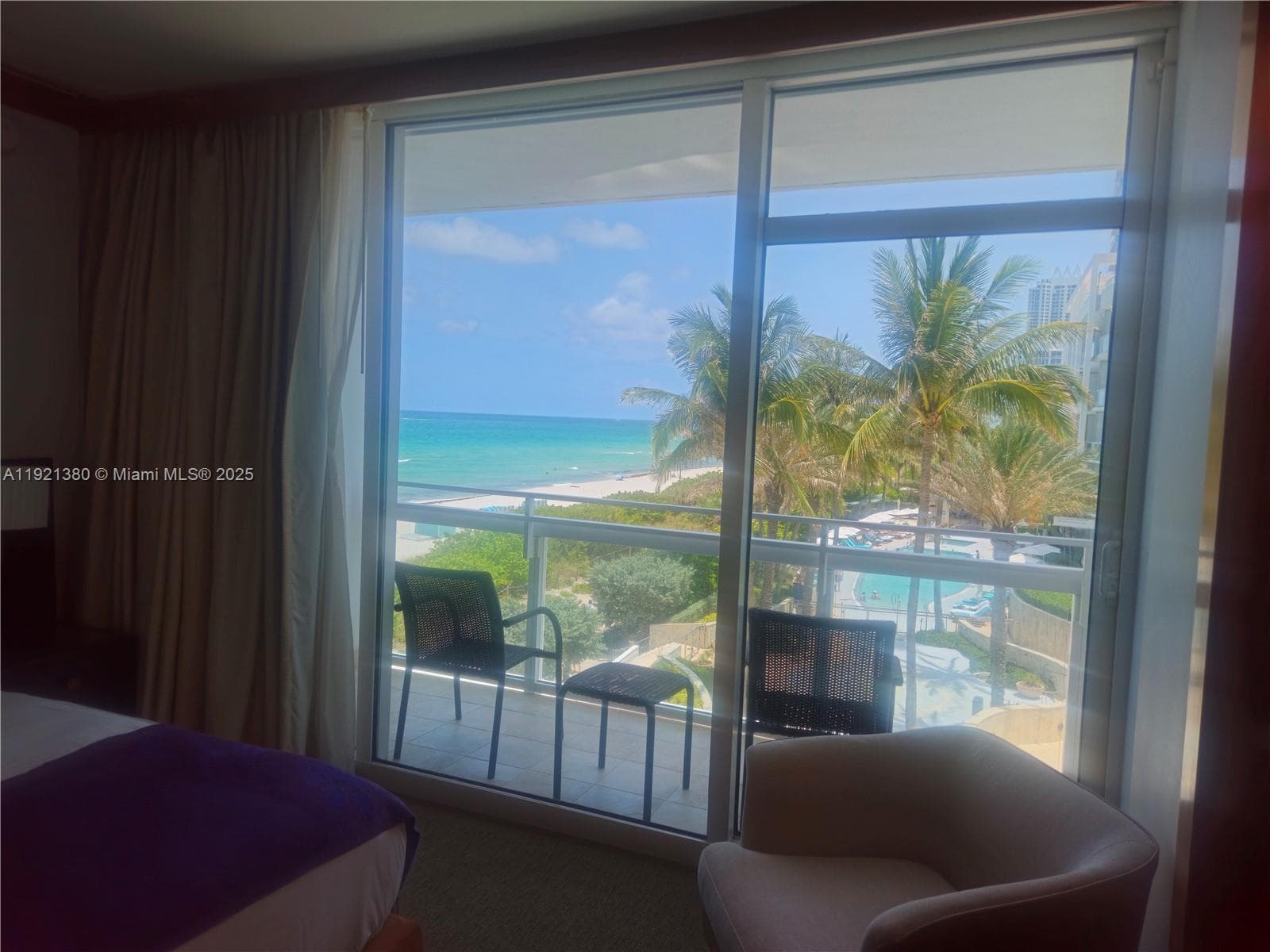 A11921380 — Miami Beach — 15