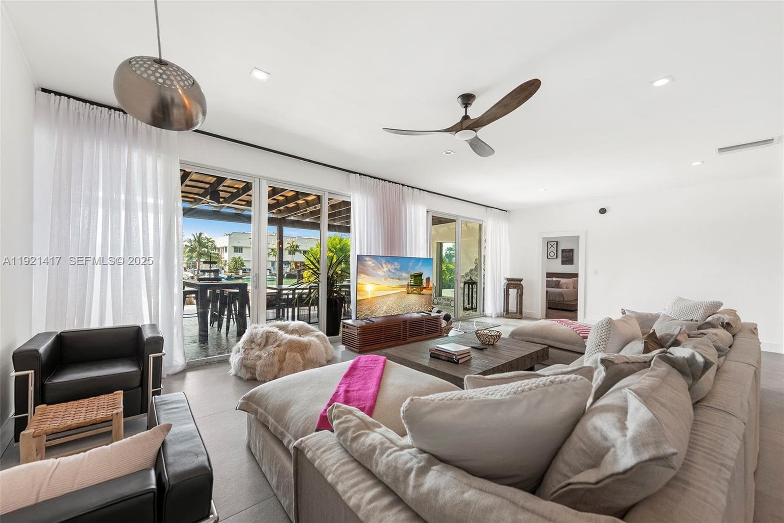 A11921417 — Miami Beach — 6