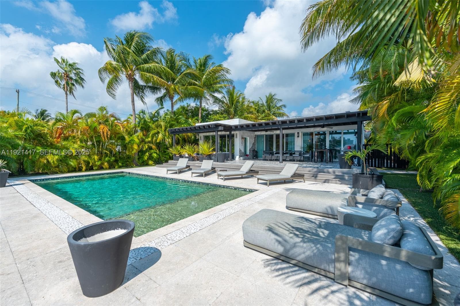 A11921417 — Miami Beach — 17