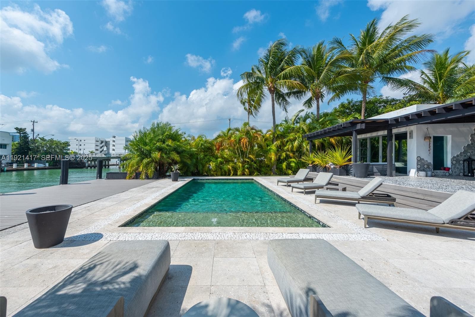A11921417 — Miami Beach — 16