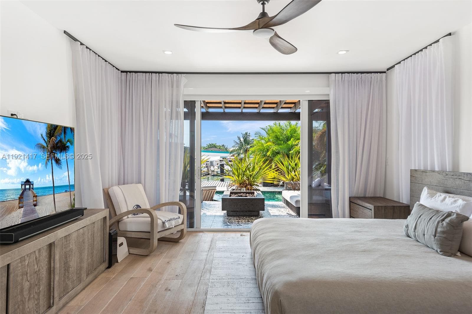 A11921417 — Miami Beach — 12