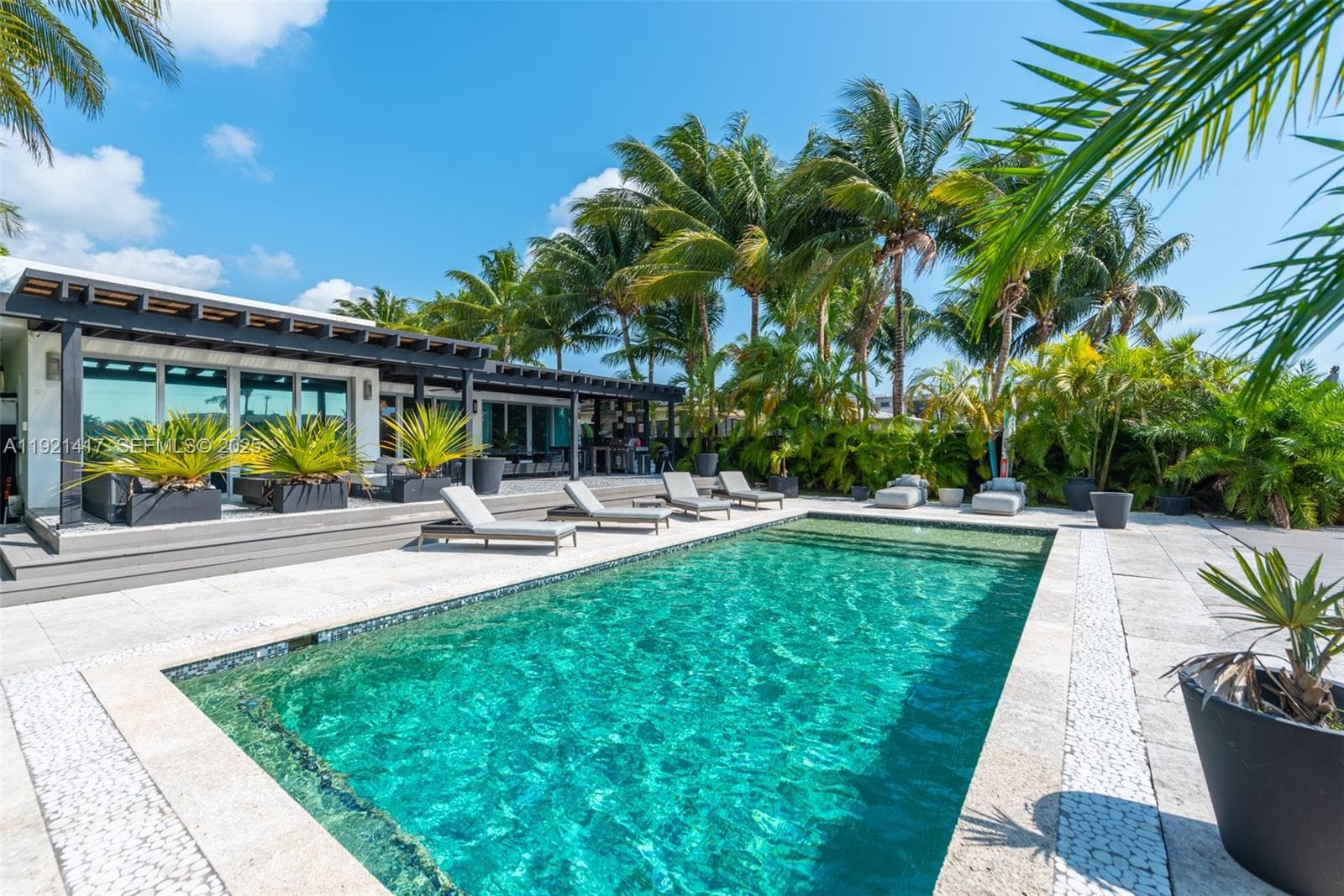 A11921417 — Miami Beach — 3
