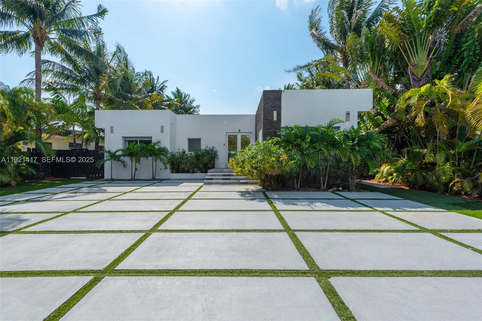 A11921417 — Miami Beach — 36
