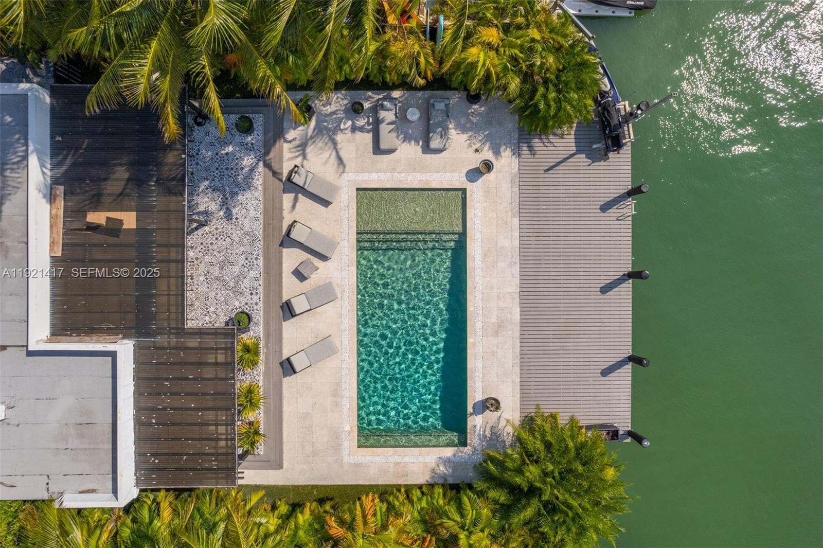 A11921417 — Miami Beach