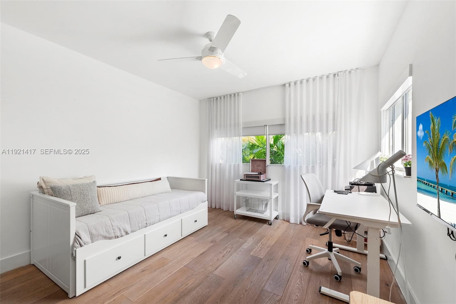A11921417 — Miami Beach — 34
