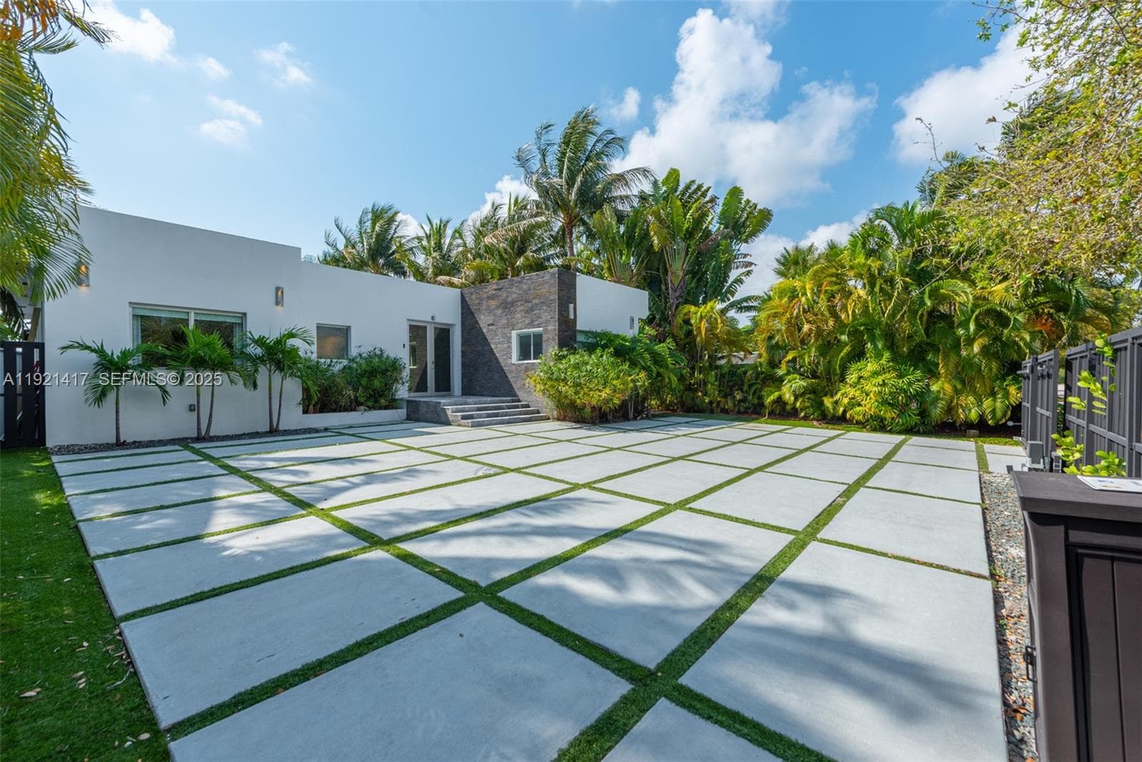 A11921417 — Miami Beach — 37