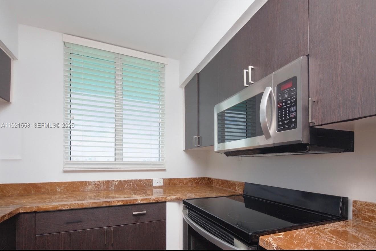 A11921558 — Miami Beach — 9