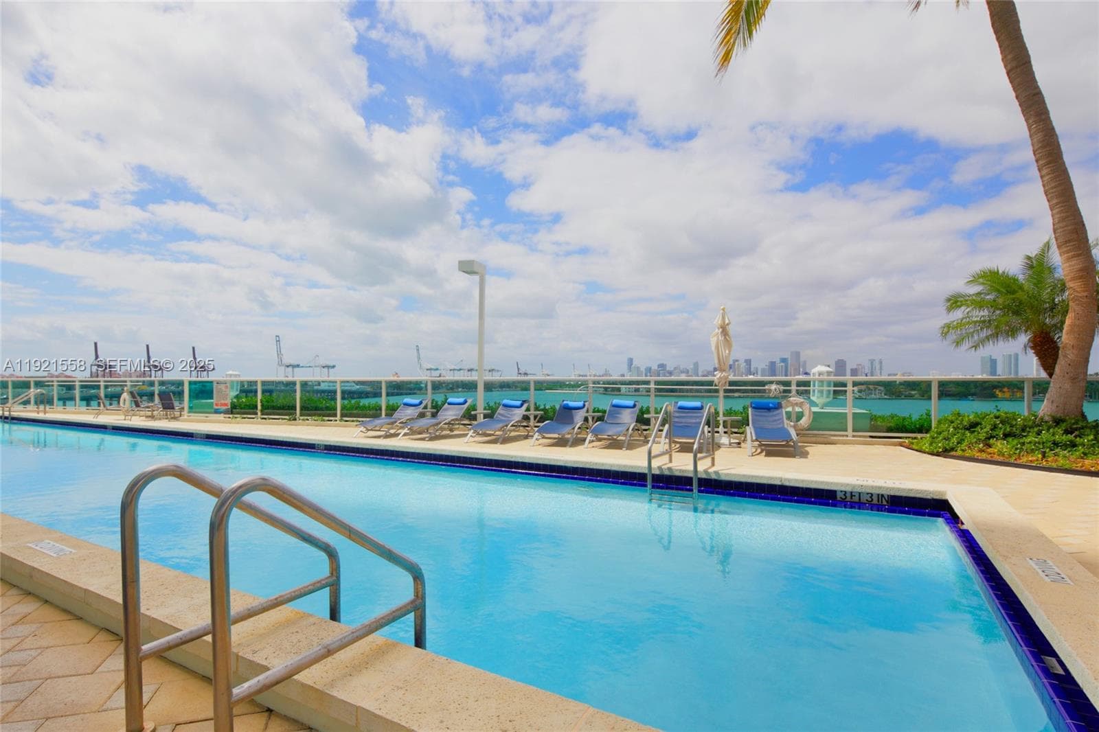 A11921558 — Miami Beach — 18