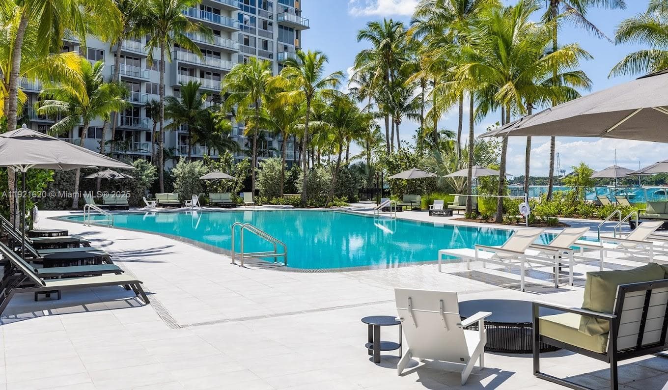 A11921620 — Miami Beach — 33