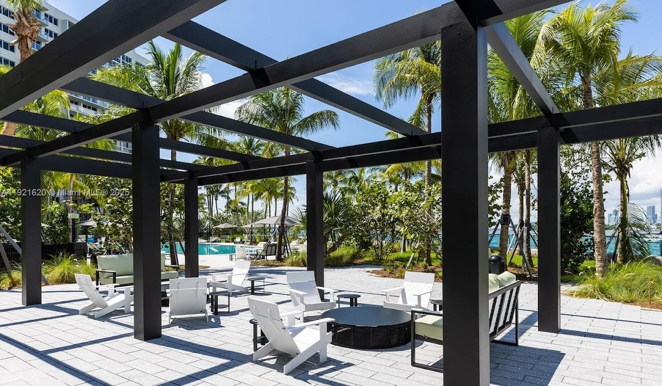 A11921620 — Miami Beach — 35