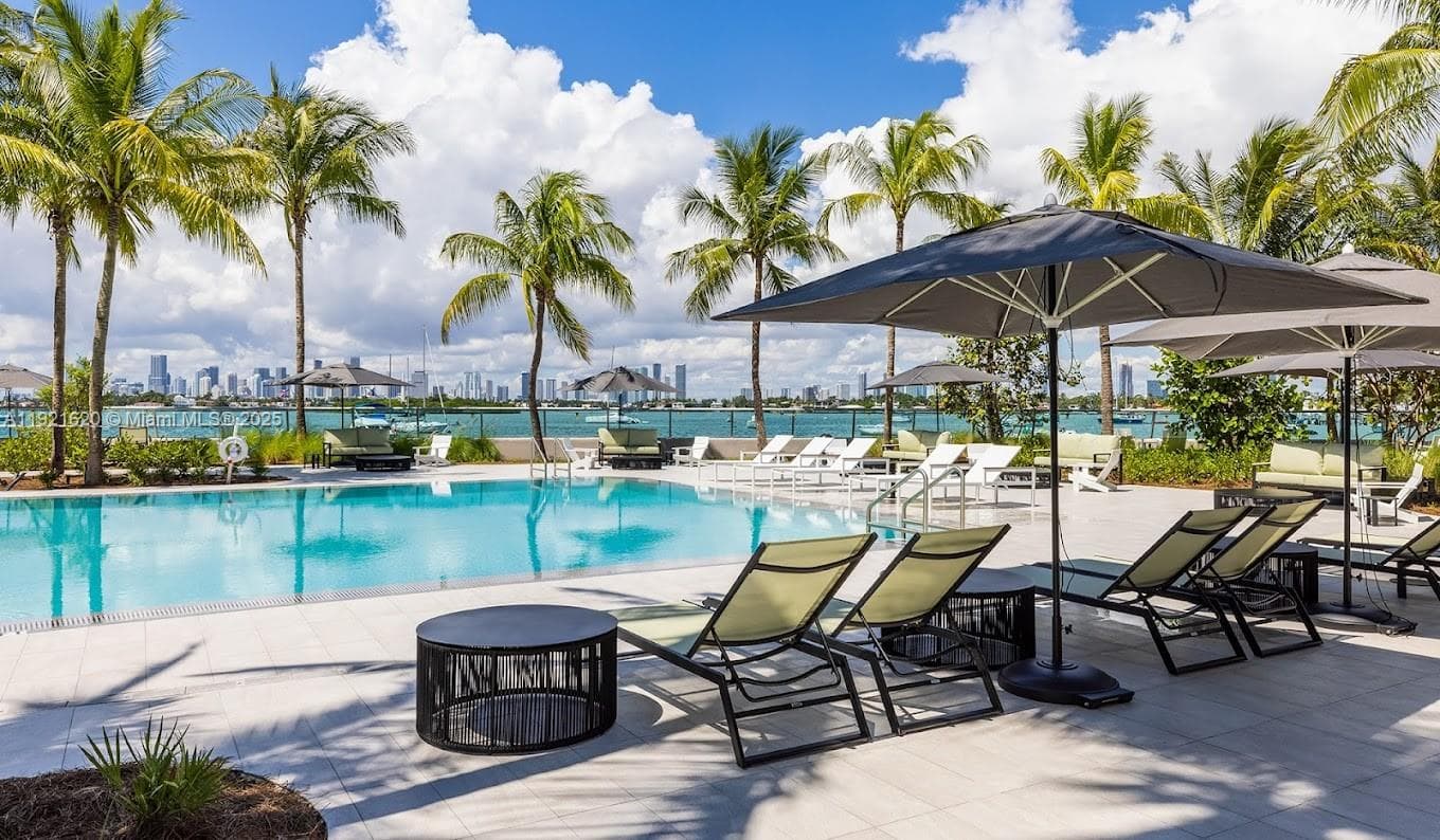 A11921620 — Miami Beach — 31