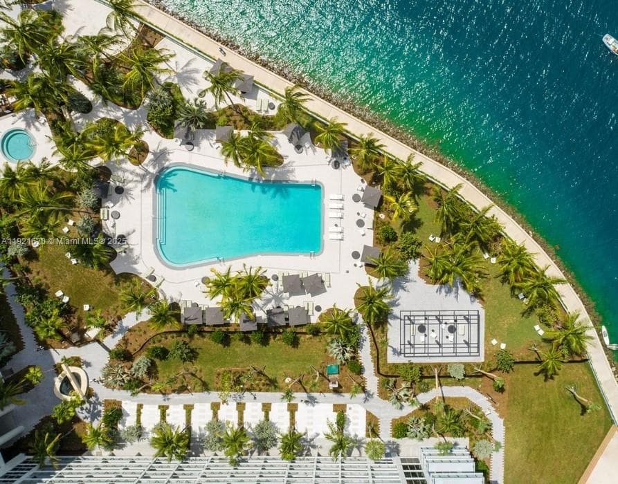 A11921620 — Miami Beach — 29
